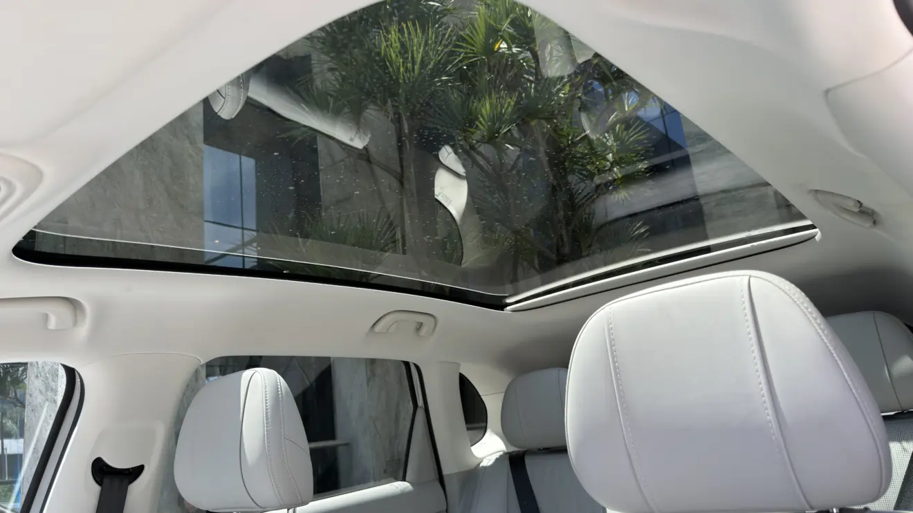 Leapmotor B10 REEV interior branco para avaliação