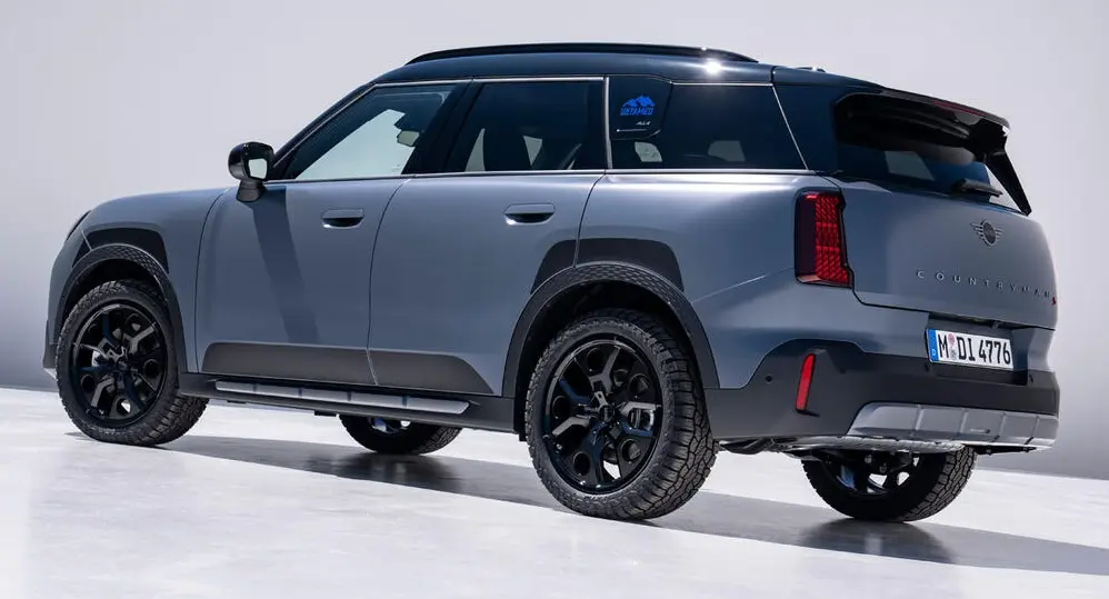 Mini Countryman Untamed parado de traseira
