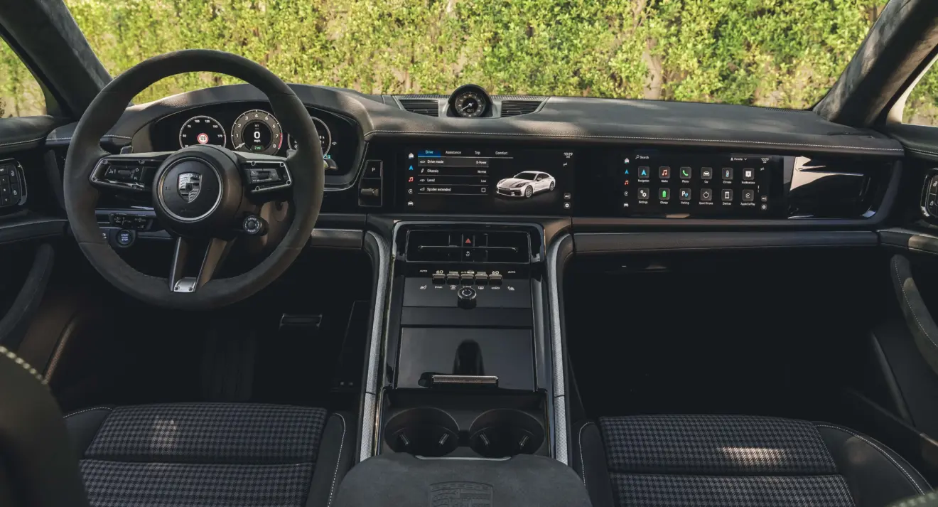 Interior do Porsche Panamera Turbo S E-Hybrid