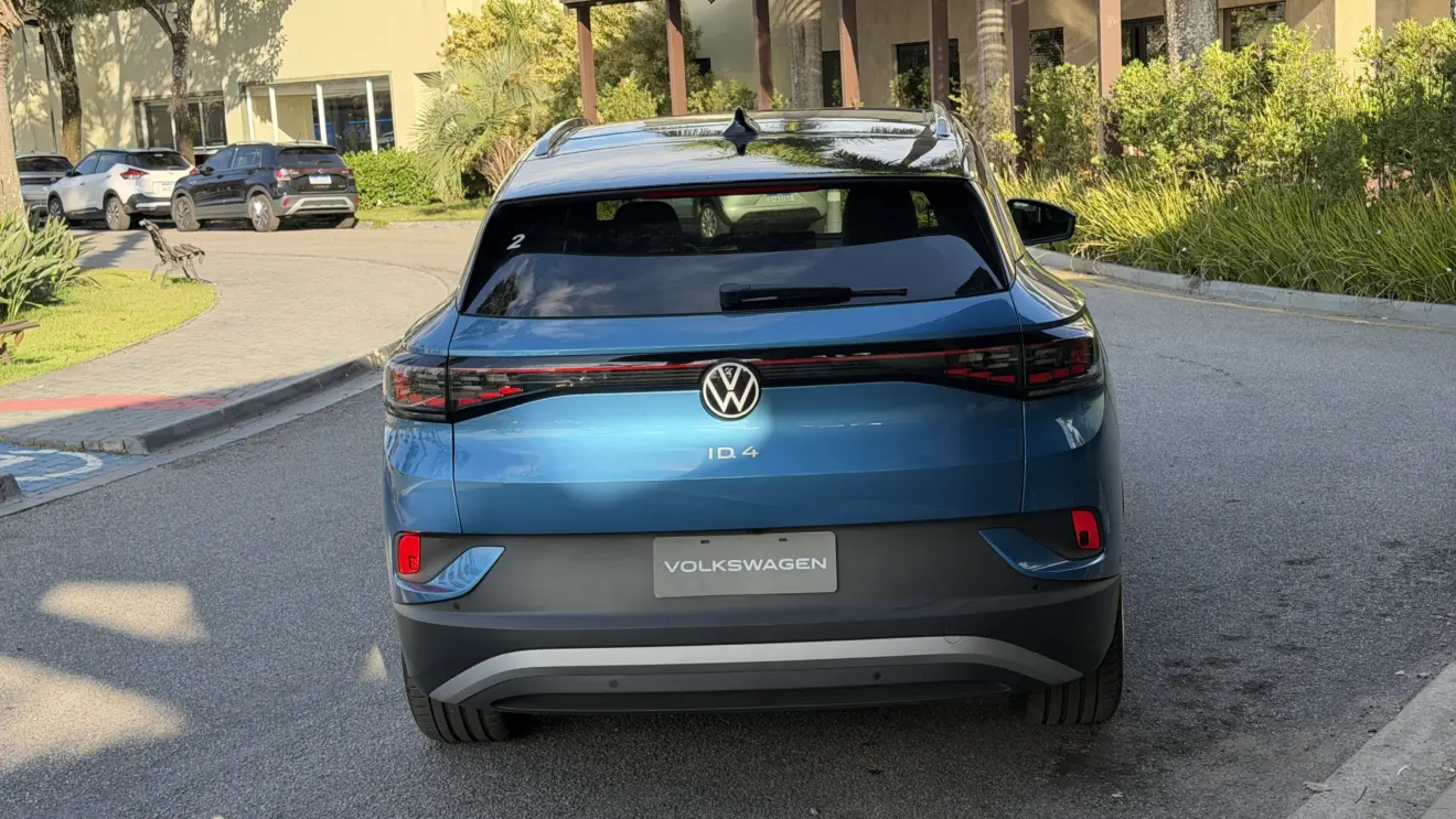 Volkswagen ID.4 2027 estático na cor azul