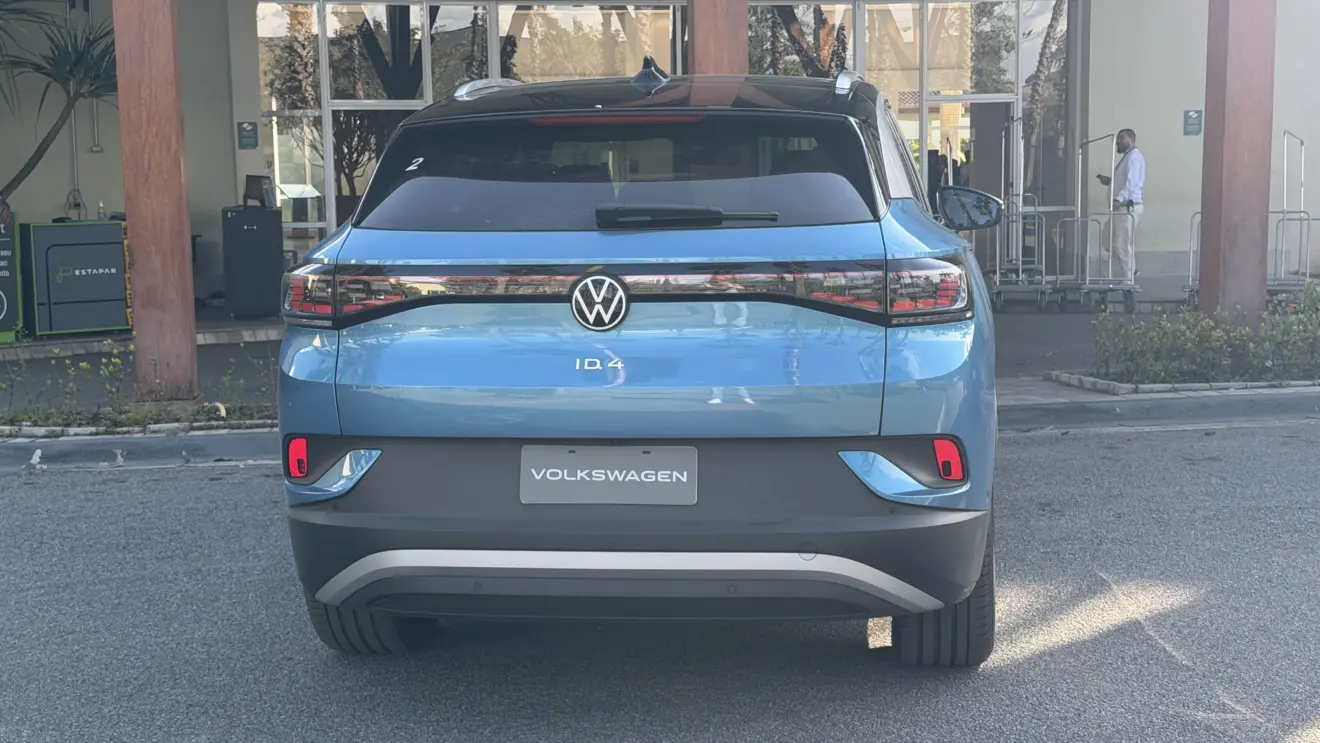 Volkswagen ID.4 2027 estático na cor azul