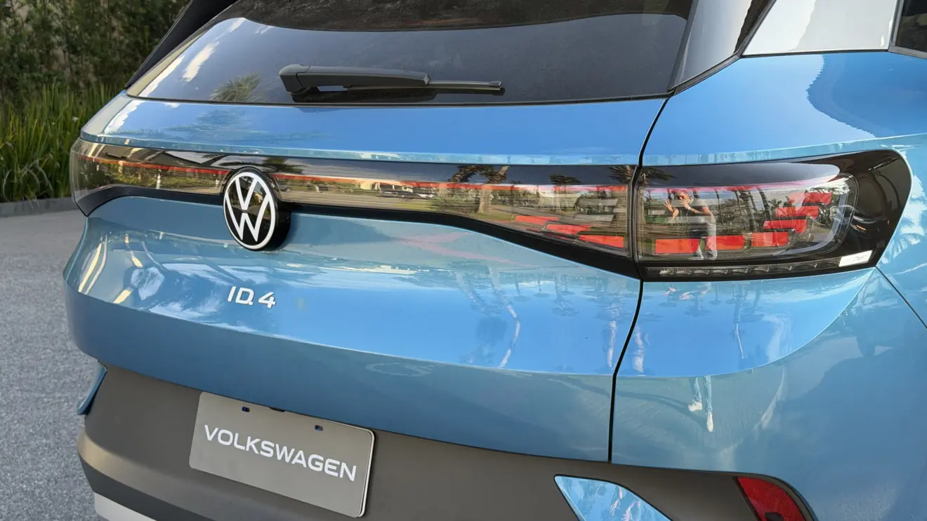 Volkswagen ID.4 2027 estático na cor azul