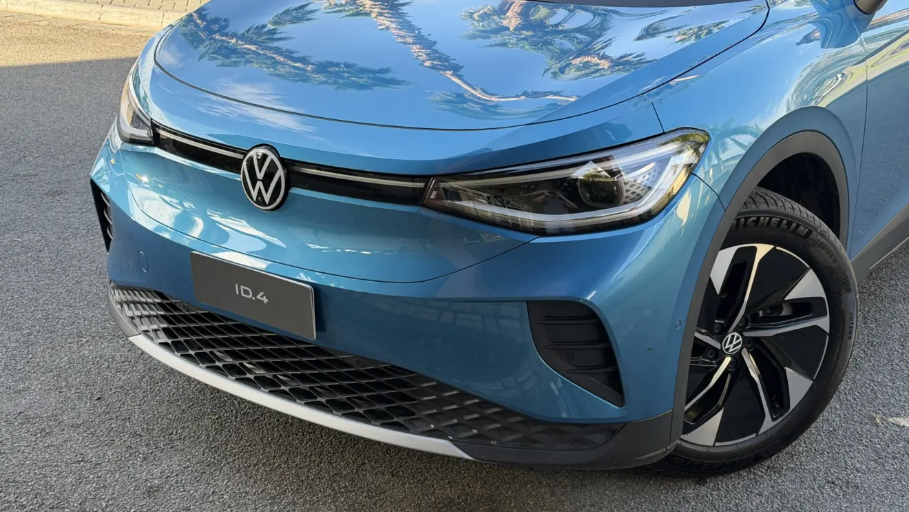 Volkswagen ID.4 2027 estático na cor azul