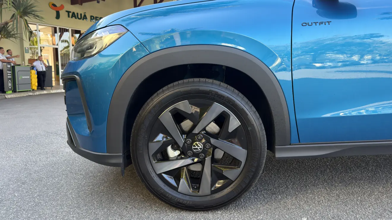 Volkswagen Tera High 200 TSI azul estático