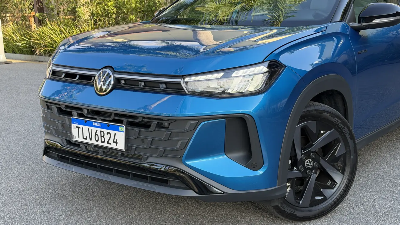 Volkswagen Tera High 200 TSI azul estático