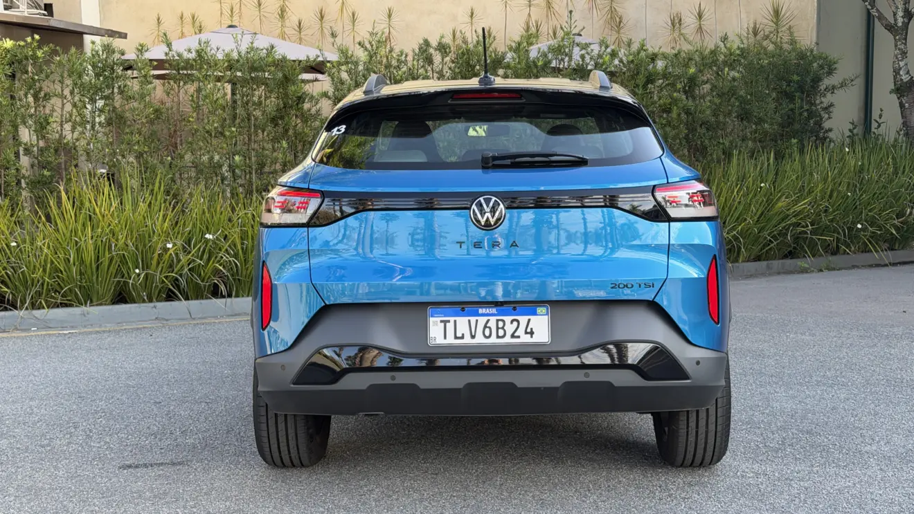 Volkswagen Tera High 200 TSI azul estático