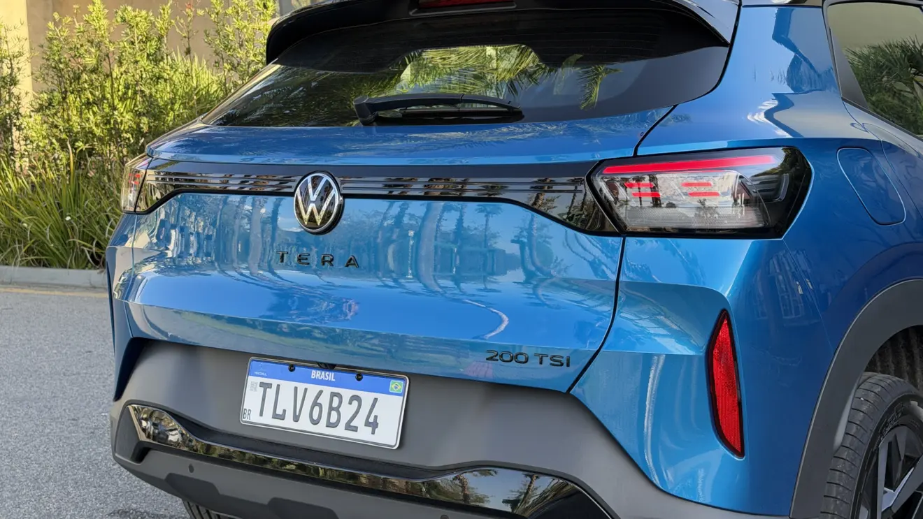 Volkswagen Tera High 200 TSI azul estático