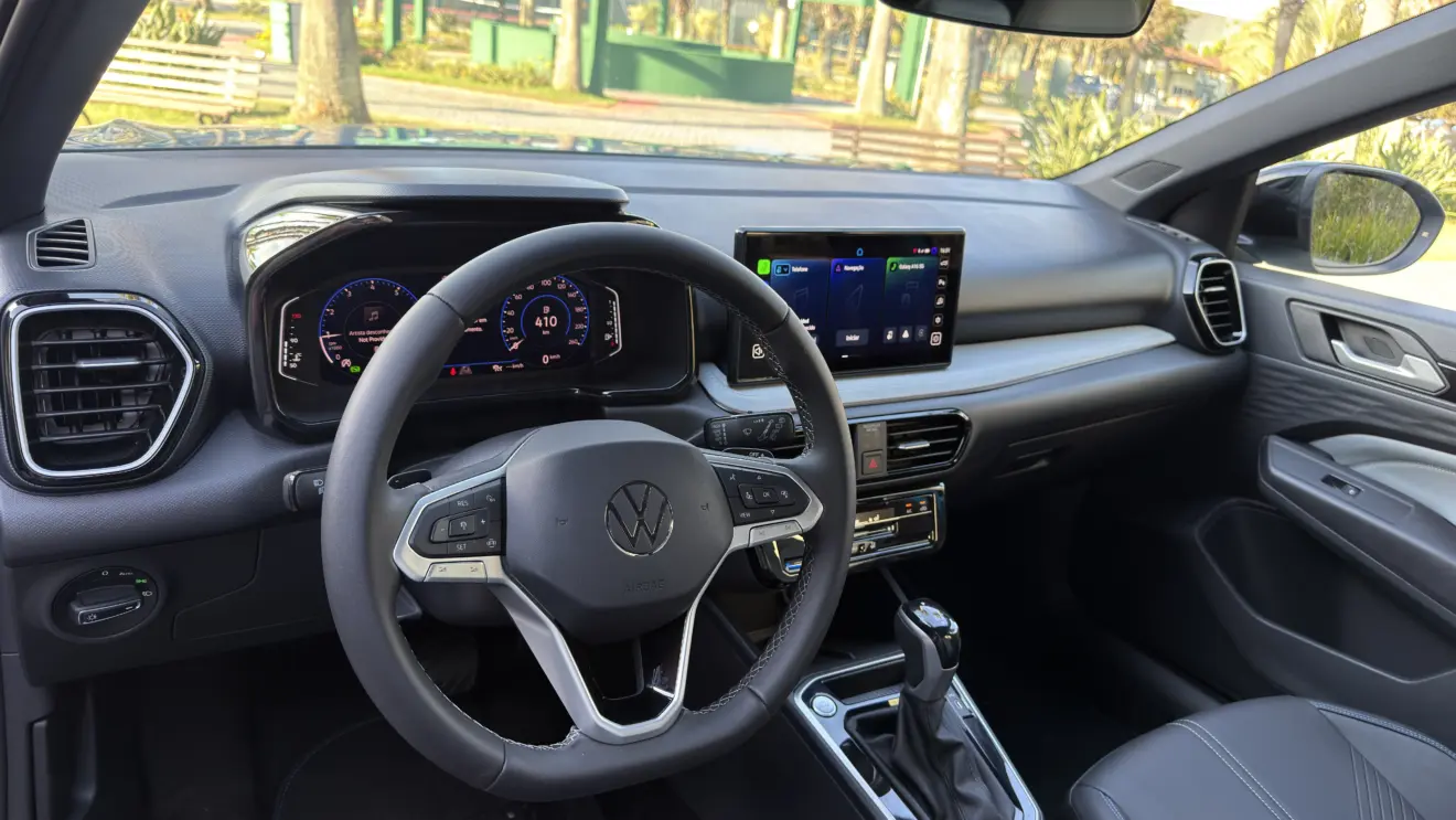 Volkswagen Tera High 200 TSI interior