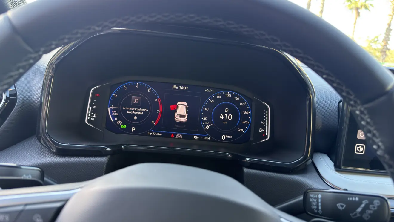 Volkswagen Tera High 200 TSI interior