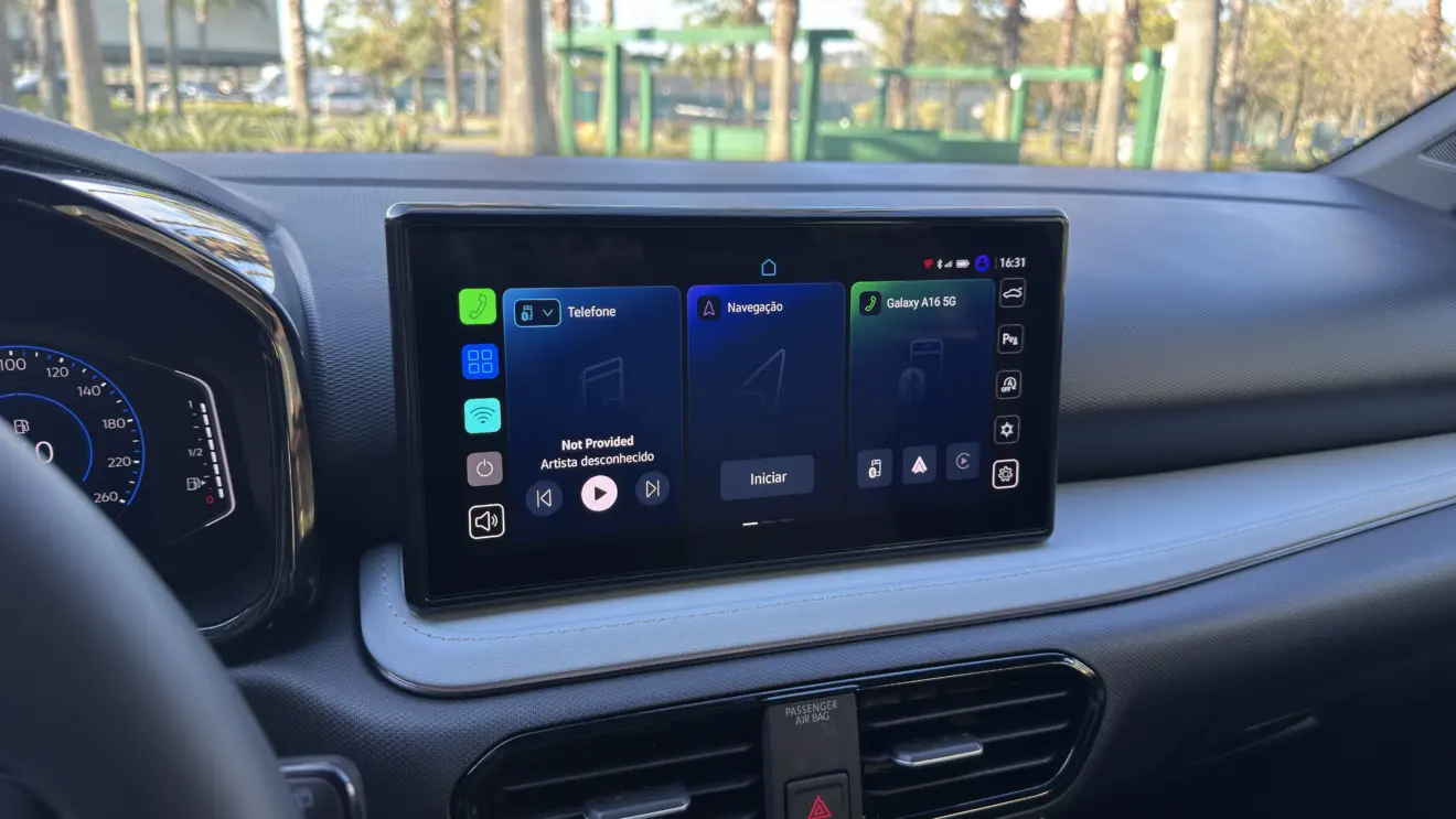 Volkswagen Tera High 200 TSI interior