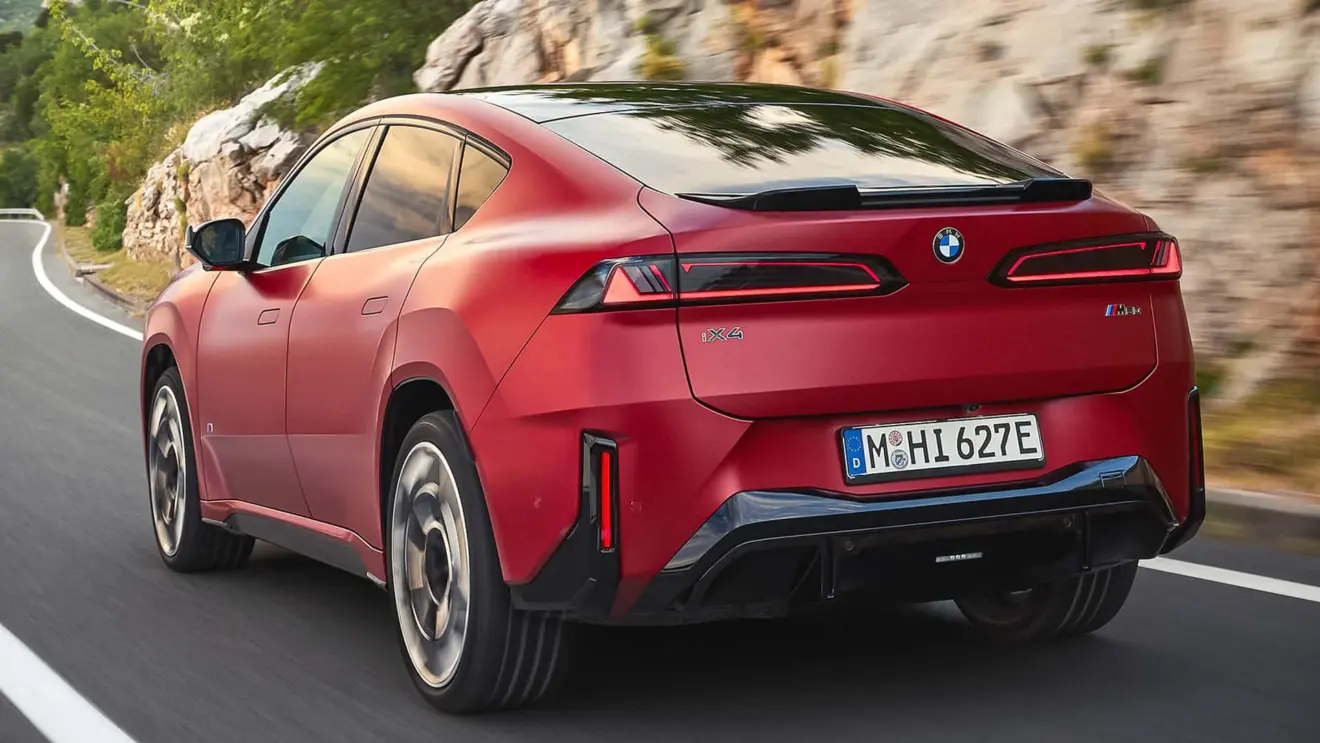 BMW iX4 M60 xDrive vermelho