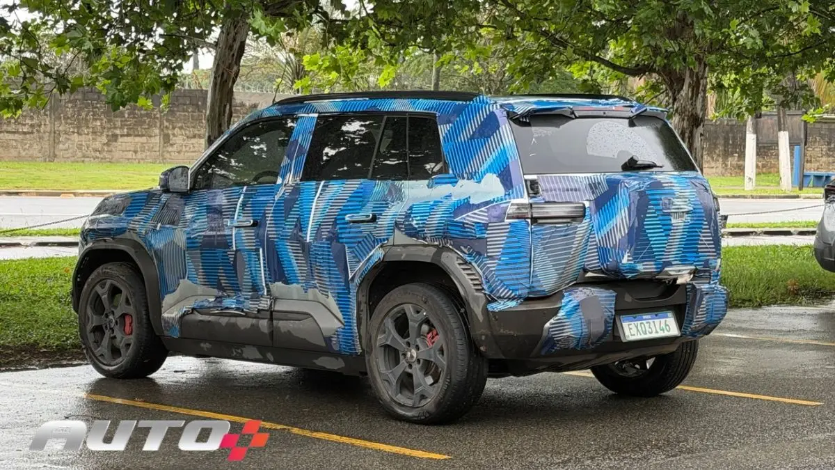 Denza B3 camuflado em São Paulo estático