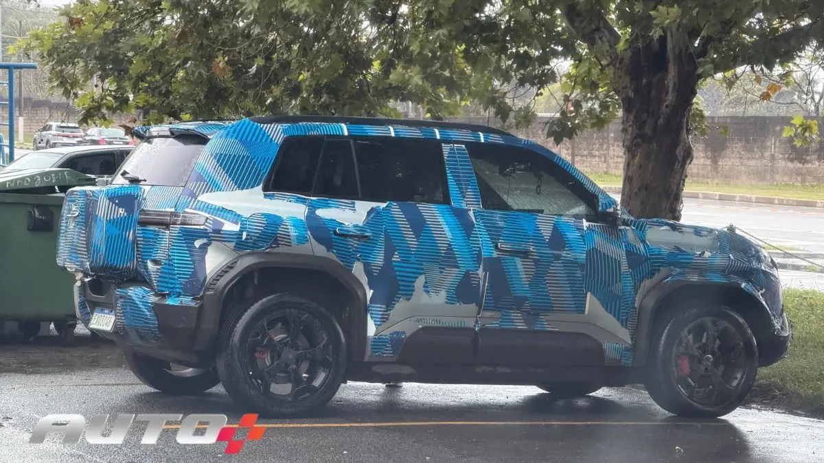 Denza B3 camuflado em São Paulo estático