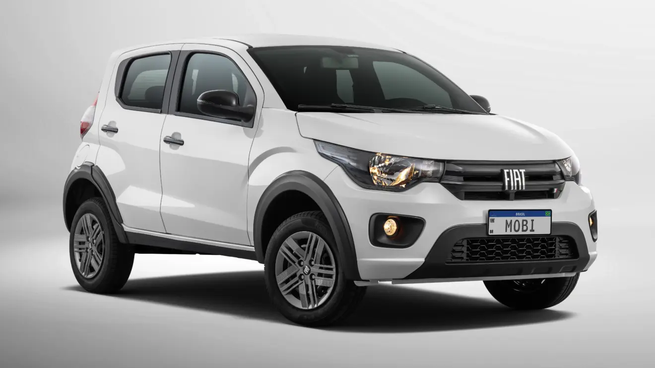 Fiat Mobi Like 2026 branco visto de frente e com faróis acesos