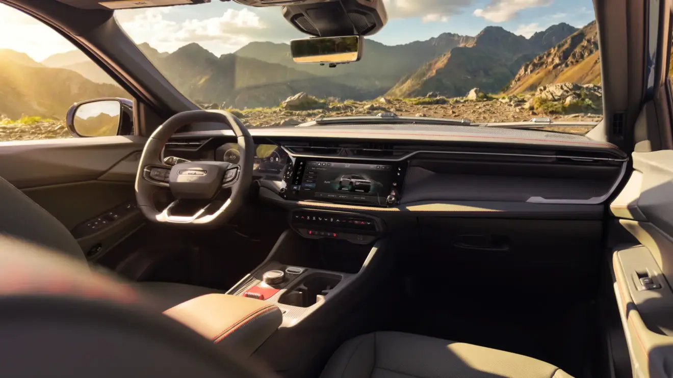 interior Jeep Cherokee Trailhawk [divulgação]