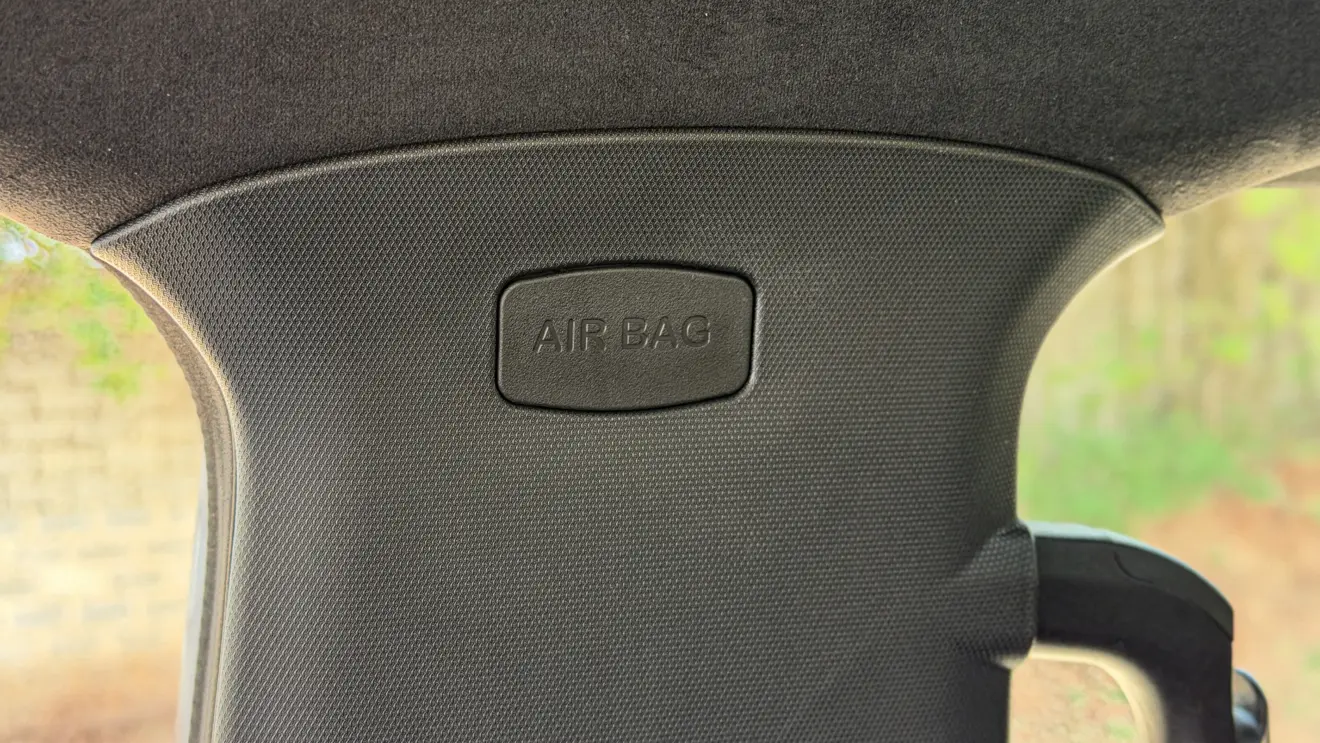 Jetour T2 4x4 XWD na cor Prata Veneer e seu interior de cabine para avaliação