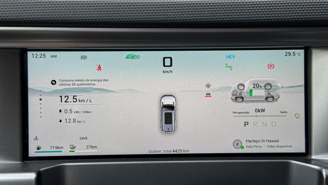 Jetour T2 4x4 XWD na cor Prata Veneer e seu interior de cabine para avaliação