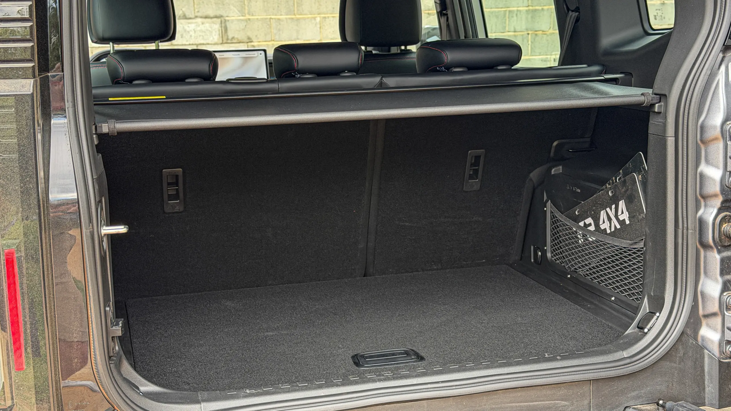 Jetour T2 4x4 XWD na cor Prata Veneer e seu interior de cabine para avaliação
