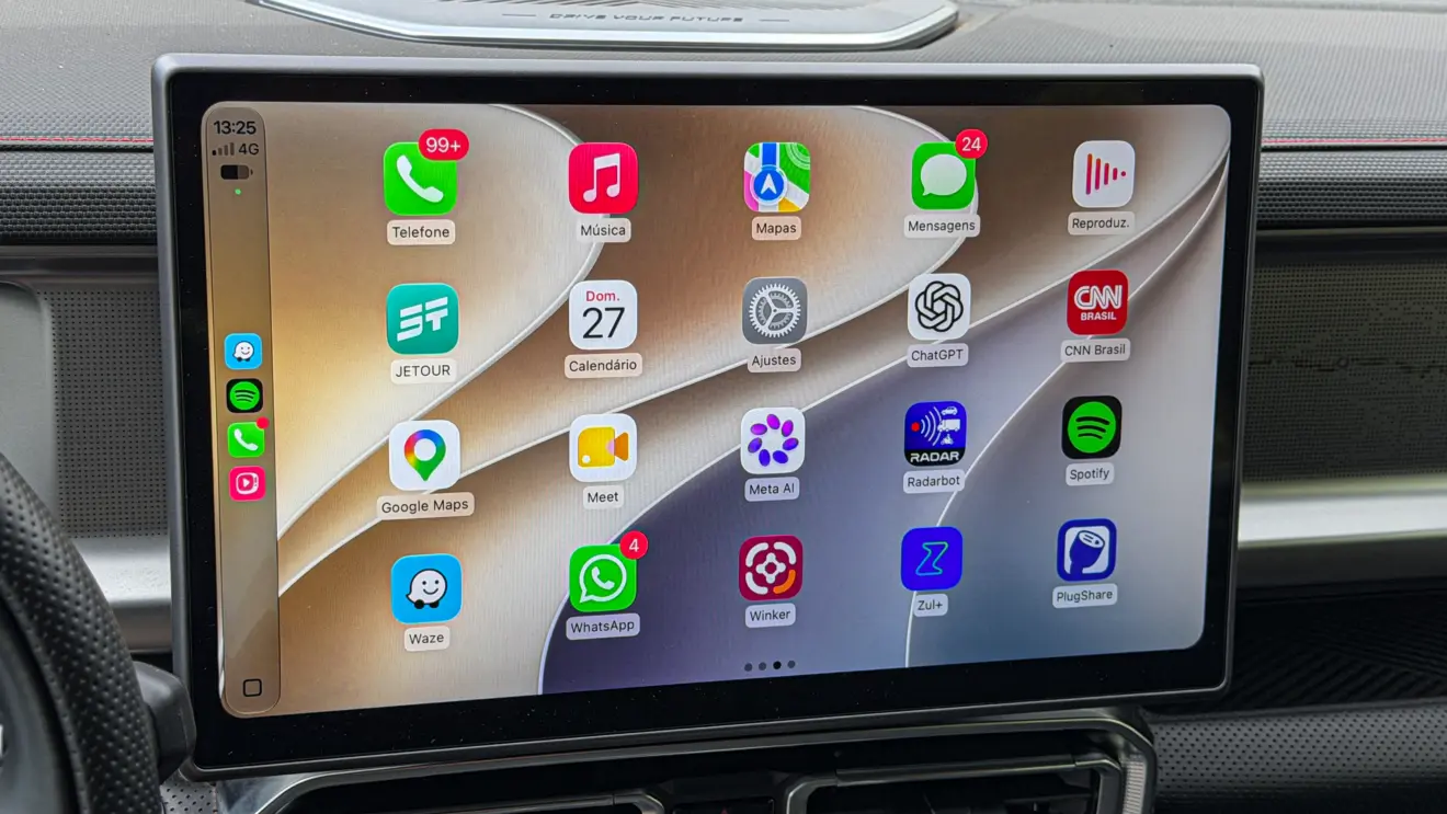 Jetour T2 4x4 XWD na cor Prata Veneer e seu interior de cabine para avaliação