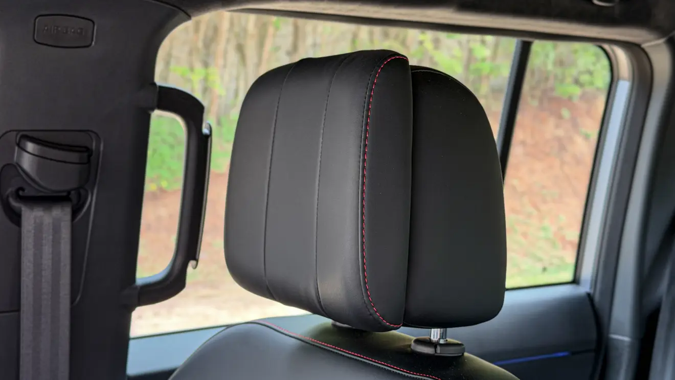 Jetour T2 4x4 XWD na cor Prata Veneer e seu interior de cabine para avaliação
