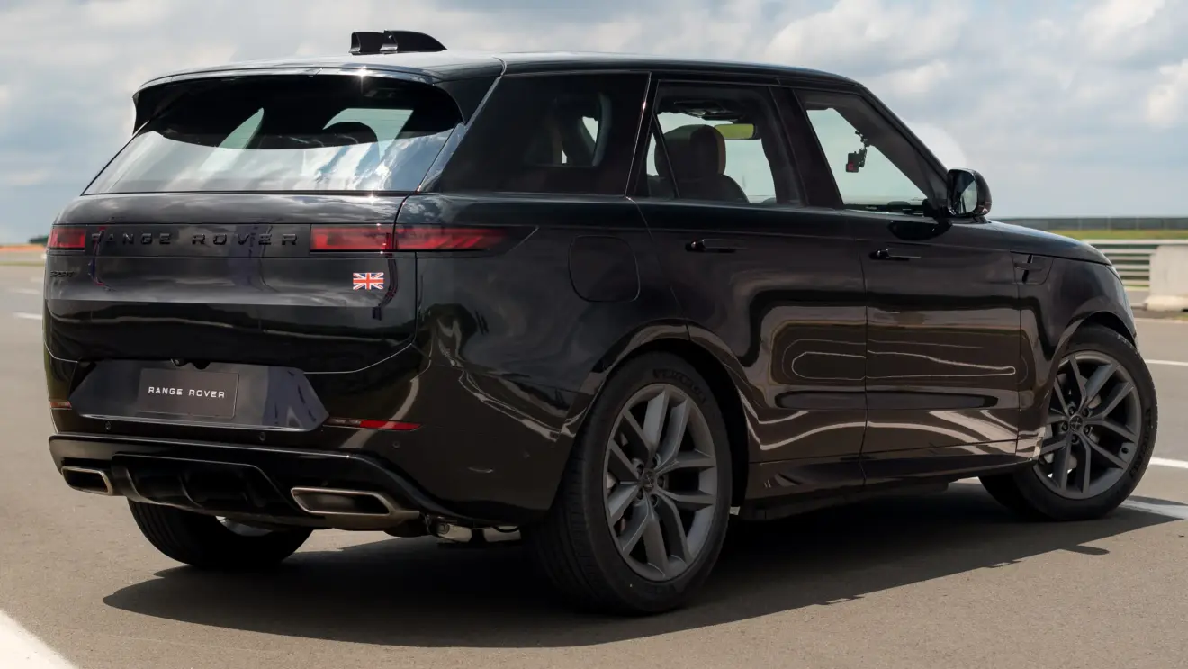 Range Rover Sport Dynamic preto estático na pista