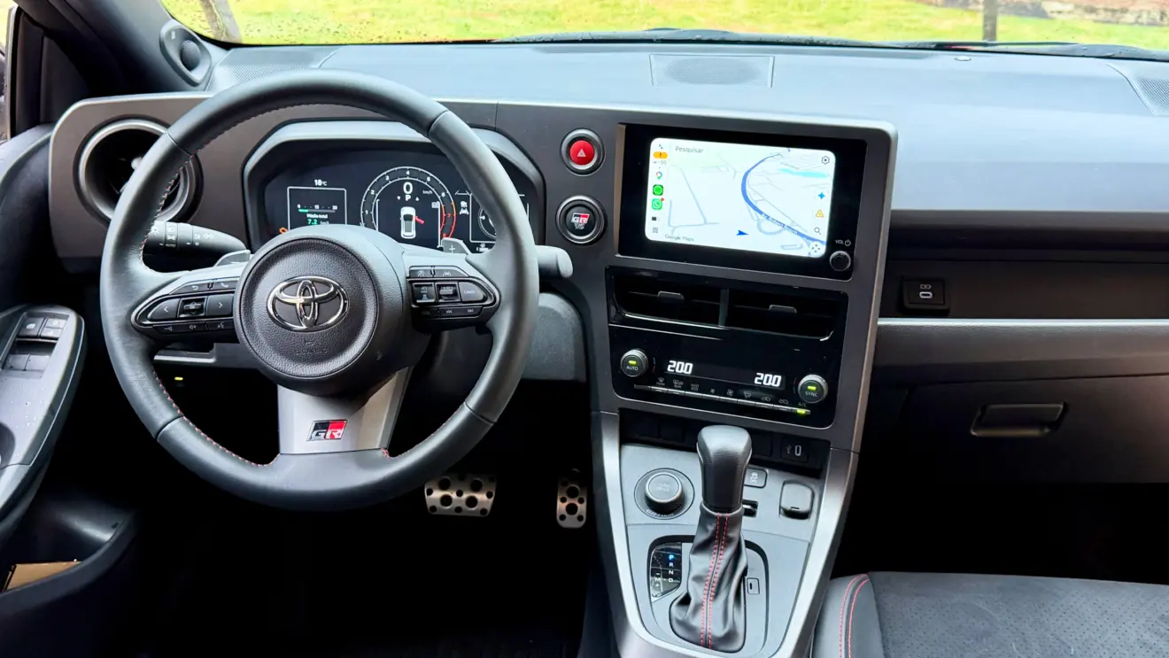 interior Toyota GR Yaris AT [Auto+ / João Brigato]