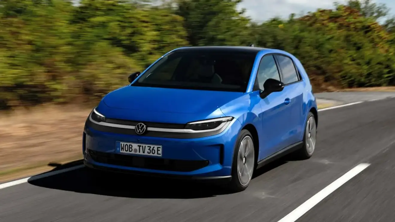 Volkswagen ID. Polo na cor azul em movimento
