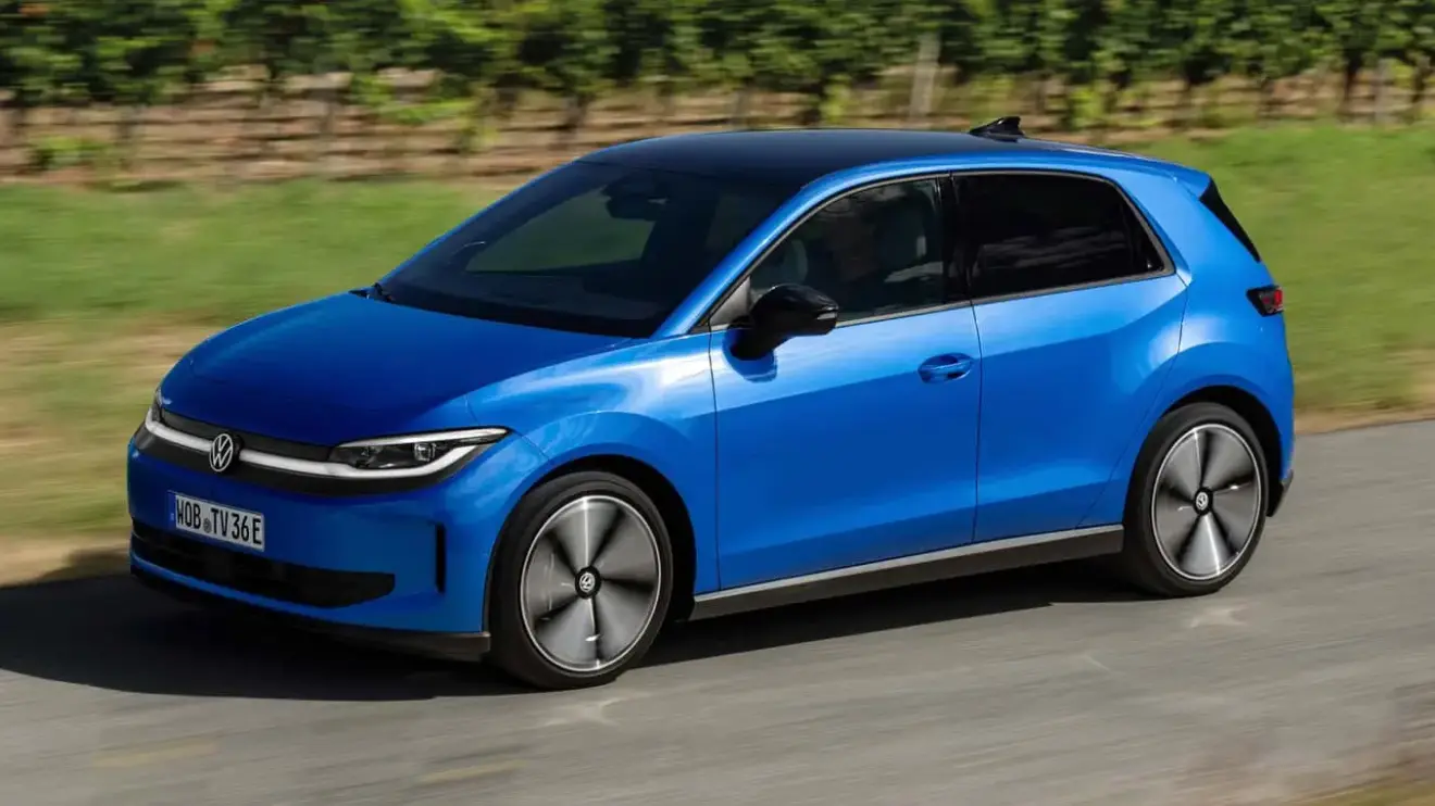 Volkswagen ID. Polo na cor azul em movimento